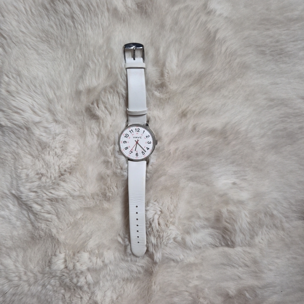 VAVC Watch White Leather Band Round Face Modern Nurse Watch Contemporary Mode ✨️